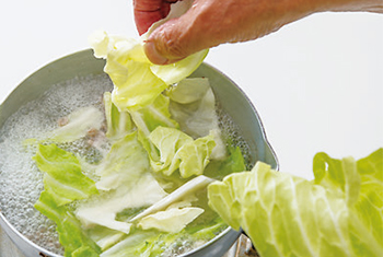 画像1: 92歳・小林まさるさんの元気の秘訣「豚肉とキャベツのスープ」のつくり方。脳科学研究の第一人者も認める、毎日つくる‟かんたんスープ”が脳に効く！