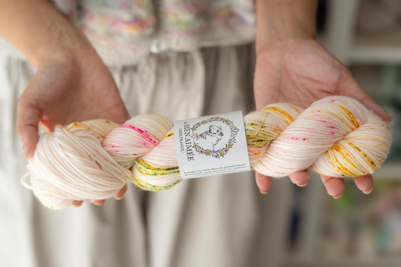 画像: こちらは、Aiméeさんにお願いしてつくってもらったという店のオリジナルカラー。愛らしい色味にうっとり