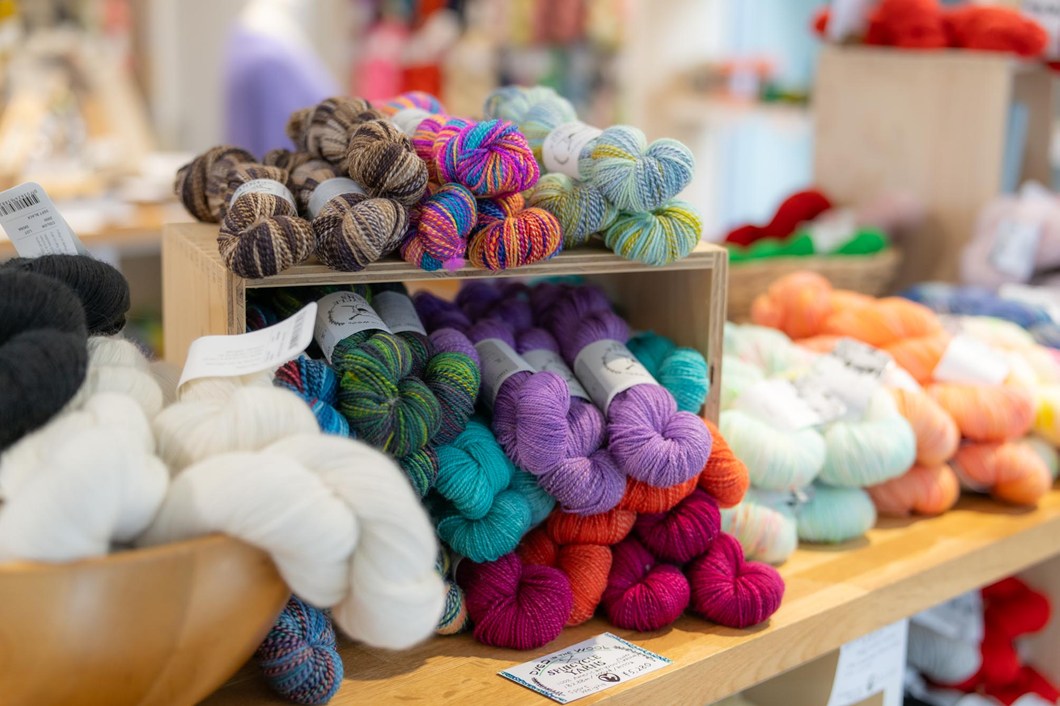 画像: 美しいこちらの糸は、アメリカのメーカー「Spincycle Yarns」のもの