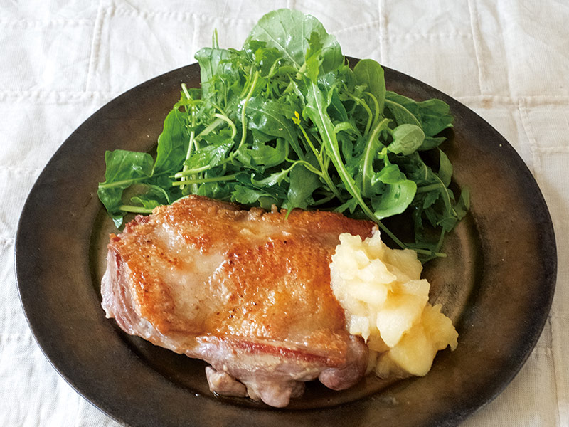 画像: りんごソースの食べ方 チキンソテー