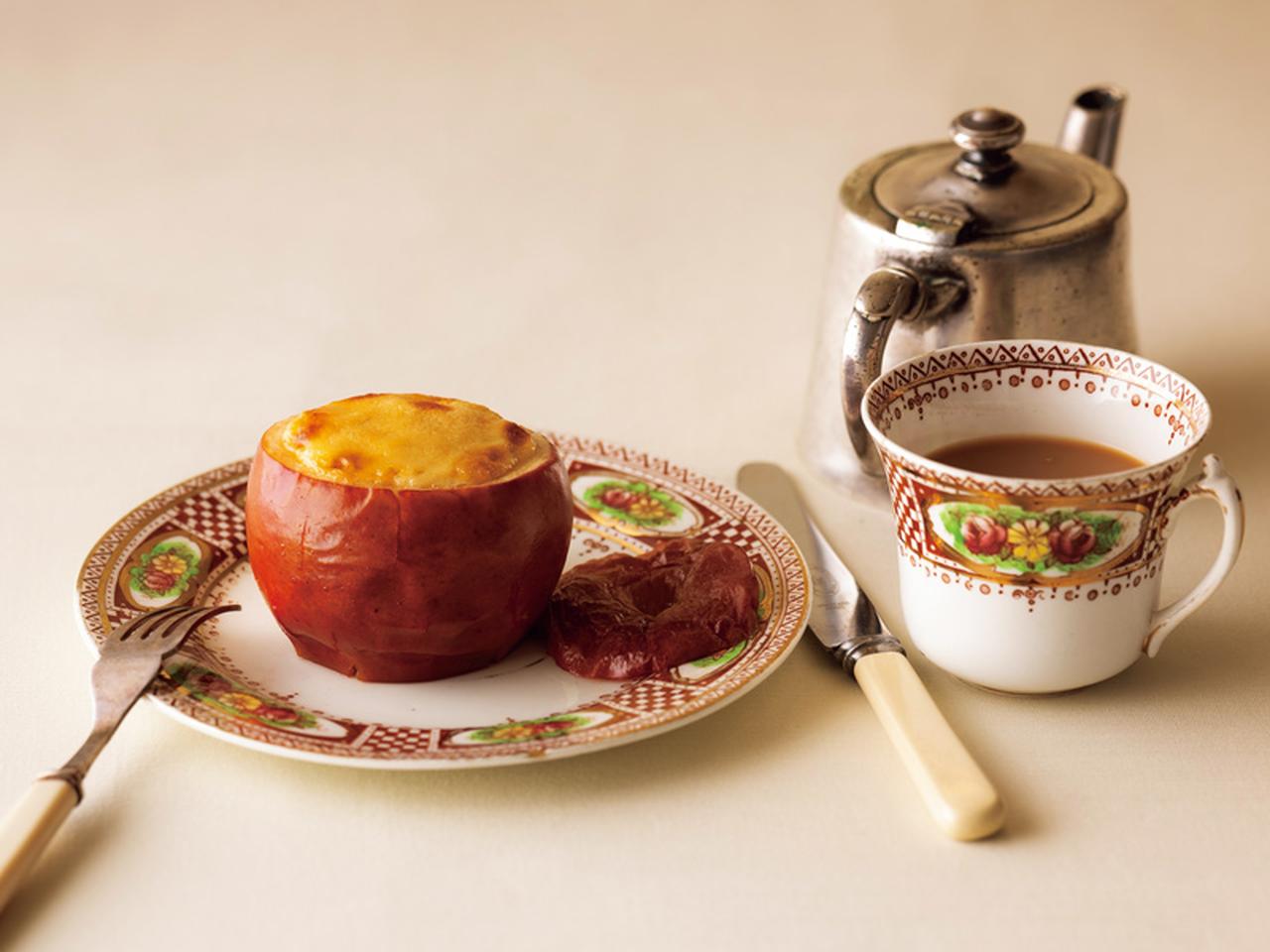 画像: 冬のごほうびデザート「焼きりんごプリン」のつくり方。旬のりんごを器に！ジューシーな贅沢プリン／お菓子研究家・本間節子さん - 天然生活web