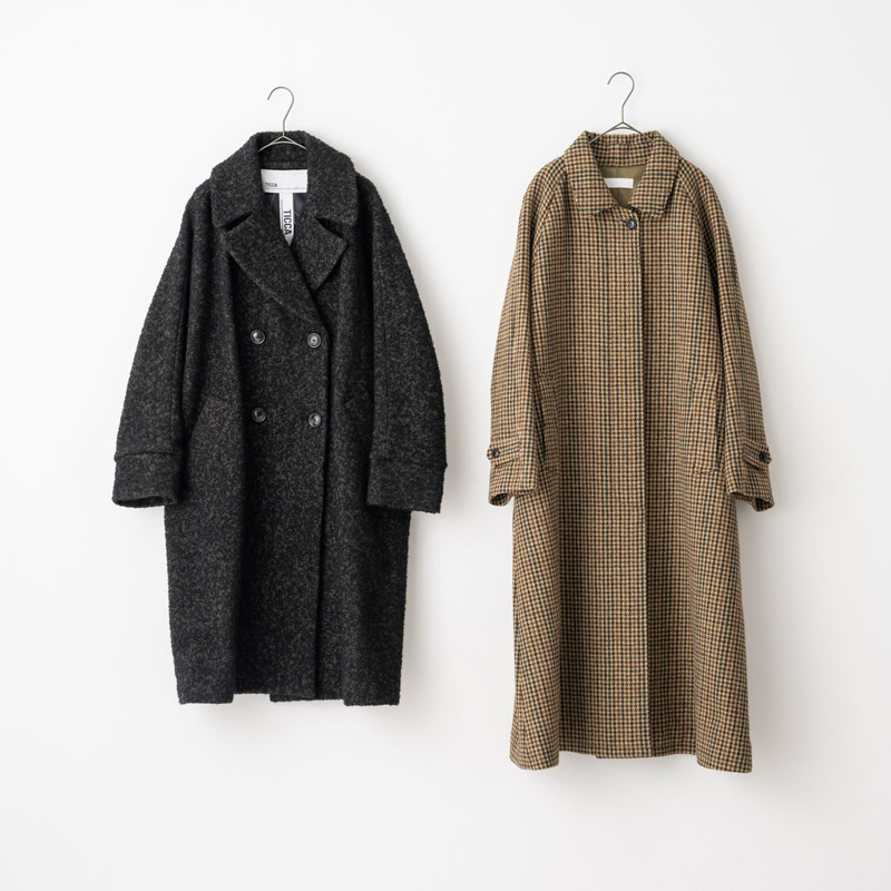 画像: 少し短め丈)ツイードダブルコート 69,300円/ティッカ しっかりロング丈)チェックステンカラーコート 86,900円/エリテ(ケイエムディファーム)