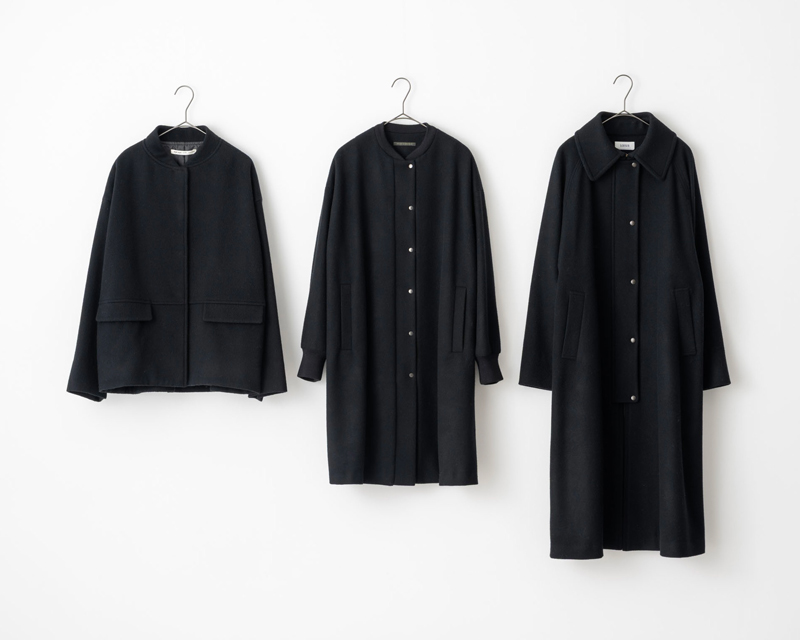 画像: 左から ショート丈　37,400円／コンジェペイエ アデュートリステス ミドル丈　53,900円／アデュートリステス ロング丈　68,200円／ロワズィール