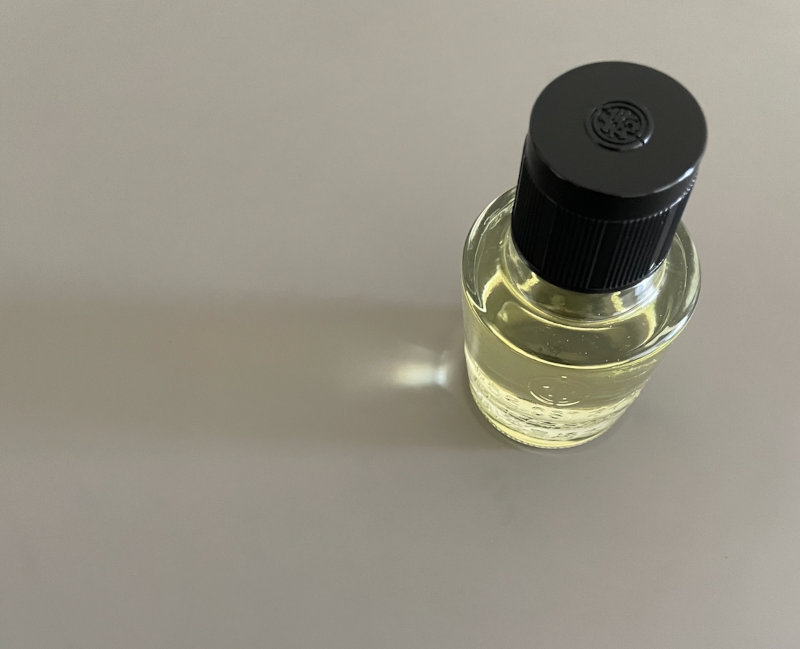 画像: 椿油100%の大島椿油。1927年創業。100年近く前から使われているそう