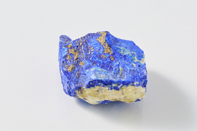 画像: ちなみに、ラピスラズリは12月の誕生石ともいわれています(一部の地域では9月とも)