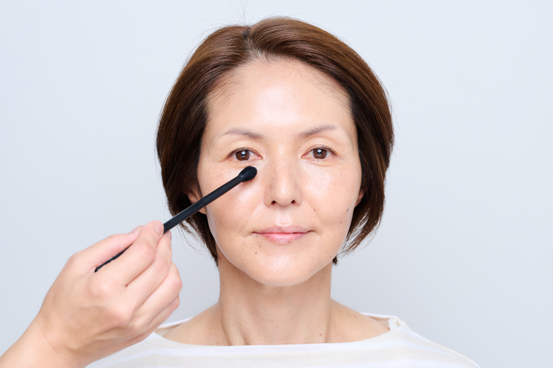 画像2: step_4 コンシーラーでくすみを整える