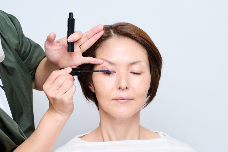 画像1: step_4 マスカラを塗る