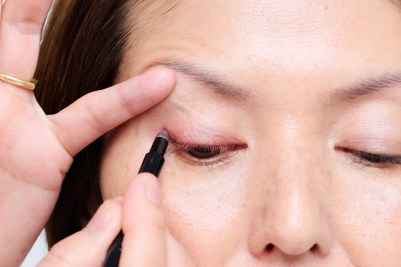 画像3: step_3 アイラインを引く