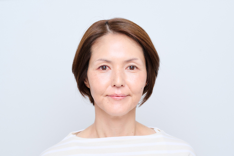 画像: ノーメイクの左目と比べると、右目ははっきりとした印象に