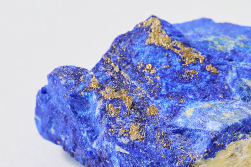 画像: 金色の部分は「パイライト」。川添のお気に入りの鉱物です