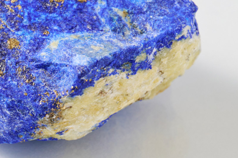 画像: 白い部分は「カルサイト」。第4話ではカルサイトを割った動画もあります。ぜひ見てね!