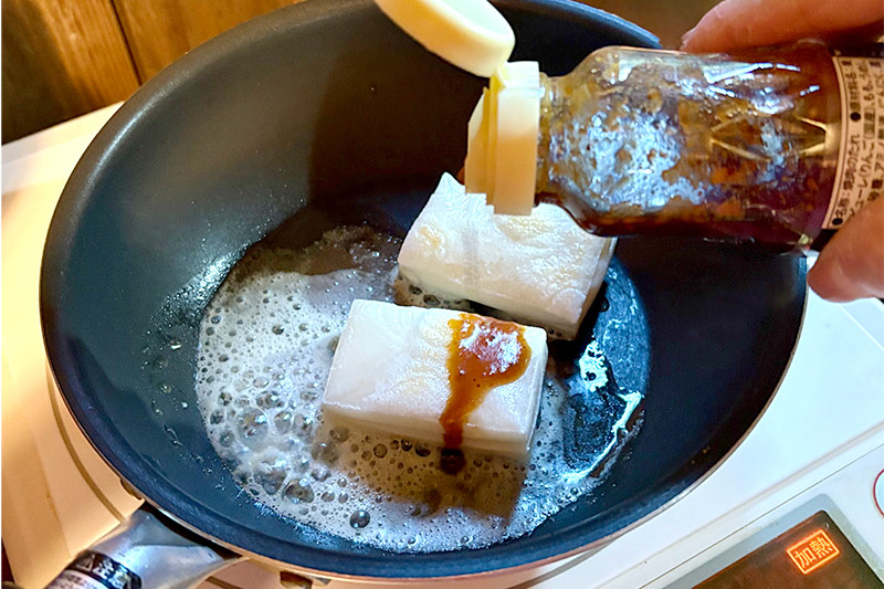 画像2: 切り餅があまったら。フライパンでかんたん「バター焼き餅」のつくり方。くせになる‟バター&焼肉のタレ”のしっかり味付けが絶妙|本多理恵子の「50代からは“手抜き”と“息抜き”」