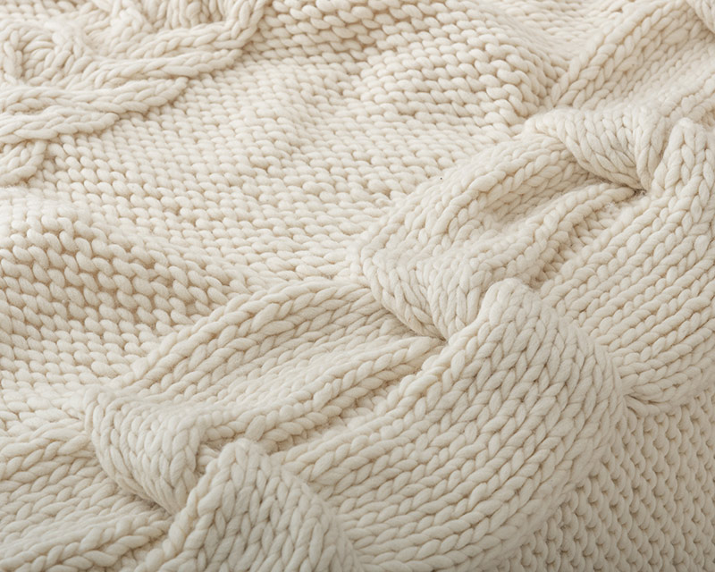 画像: ケーブル編みは、北欧の伝統的なセーターに見られる編み模様