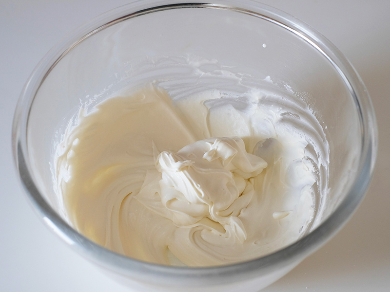 画像: 生クリームを泡立てる