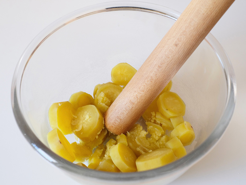 画像: 熱いうちにつぶす