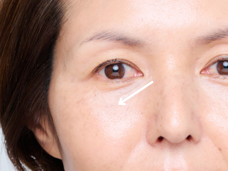 画像3: 40代からのメイク術。ファンデの厚塗りは“老け見え”の落とし穴。薄塗りでもしっかりカバー&透明感アップ!/メイクアップアーティスト・AKIIさん