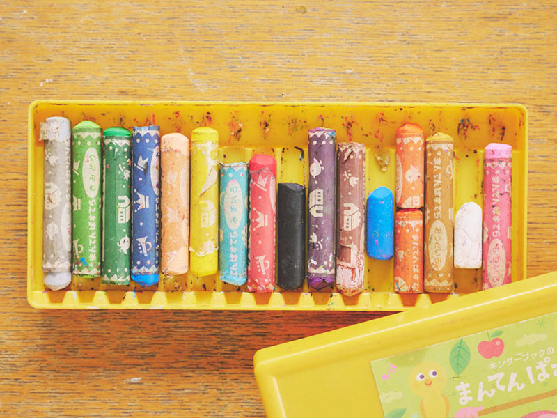 画像1: 大人の趣味に。だれでも30分で“雰囲気よく”描ける「クレヨンスケッチ」が楽しい!ころんとかわいいりんごを描いてみよう/イラストレーター・川崎由紀さん