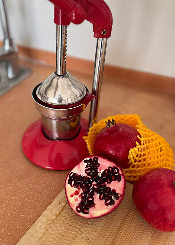 画像: この日はザクロを生で絞ったジュースをいただく