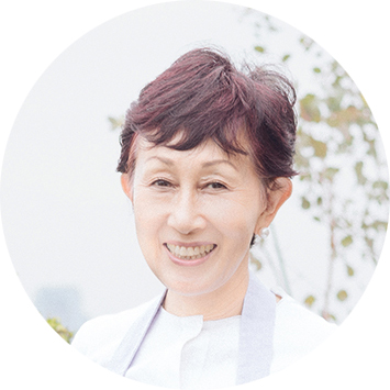 画像1: 年末年始のお取り寄せ。料理研究家・松田美智子さんが“60年近く”家に常備する「おせんべい」詰め合わせ