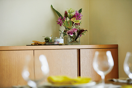 画像1: テーブル後ろにスペースをつくって