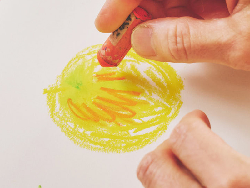 画像: 〈1〉オレンジ色で塗り……