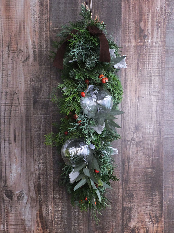 シンプルモダンな壁飾り「ガーランド」のつくり方。初心者でも巻くだけ簡単!長く飾って楽しめるナチュラルな部屋飾り/フローリスト・松尾亜紗子さん