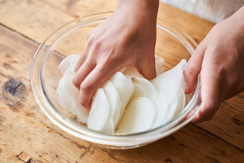 画像2: おせちにおすすめ！簡単つくりおき「甘酒ゆず大根」のつくり方。ゆず1個と大根1/2本で‟体にうれしい”お漬物｜榎本美沙の発酵暮らし