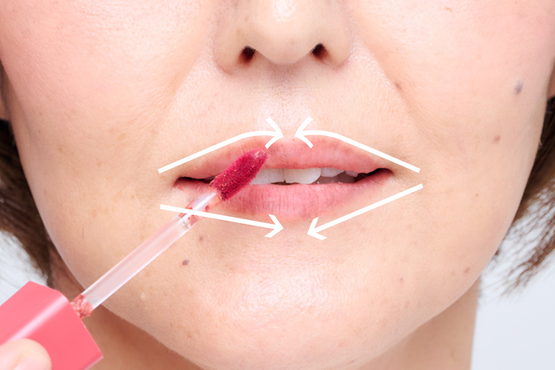 画像2: 加齢で薄く見える唇に。40代からの「ぷっくりリップメイク」自然な立体感が出て、落ちにくい/メイクアップアーティスト・AKIIさん