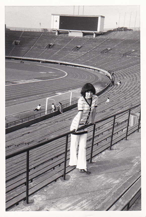 画像: 母は1950年（昭和25年）生まれ。おしゃれが大好きな人でした！