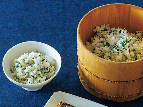 画像: 鮮やかな緑色が美しいごはん。かぶや菜の花など季節の葉を使っても。