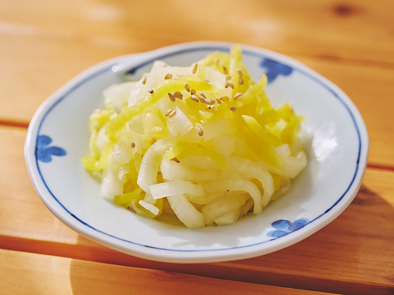 画像: ポリポリ食感がやみつきに! 大根とたくあんの和え物のつくり方
