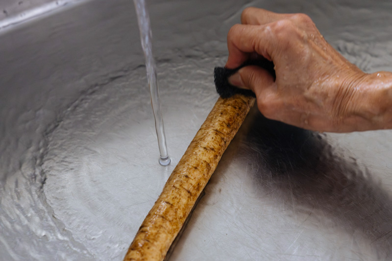 画像: ごぼうの下処理の方法