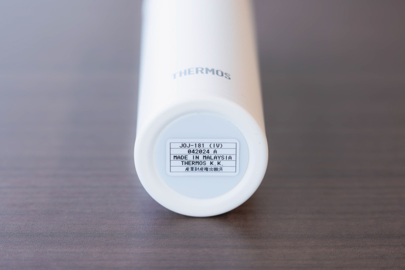 画像: 底の丸いシートは保護シート、四角いシートはロットラベル