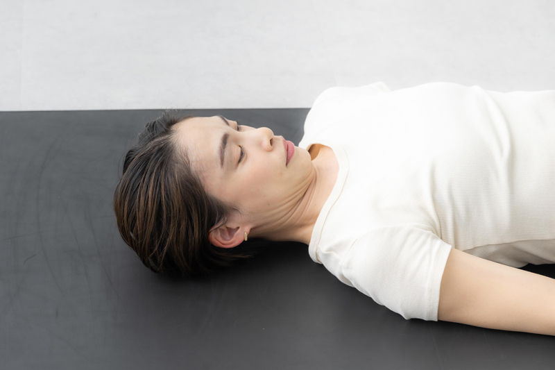 画像3: ほどほどピラティス「首こり・肩こり」がスッと軽くなる。ベッドで寝たまま“1分首ほぐし”ピラティス／ピラティストレーナー・原裕美子さん