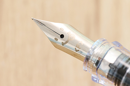 画像: ペン先の笑顔がガイド役に