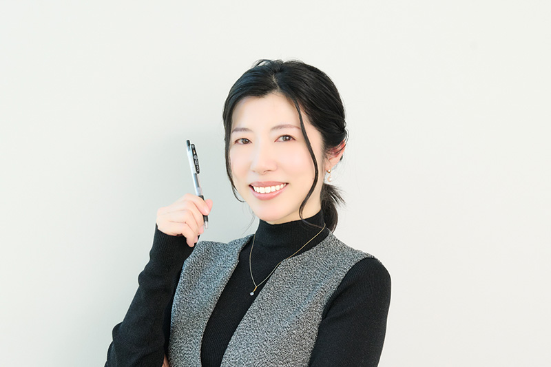 画像: 「コツをおさえれば、誰でも10分できれいな字が書けるようになりますよ!」美文字講師・萩原季実子さん