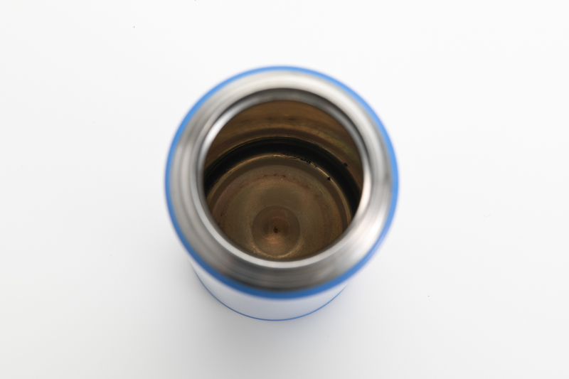 画像: お茶やコーヒーなどを入れると付いてしまう茶渋。定期的にお手入れを