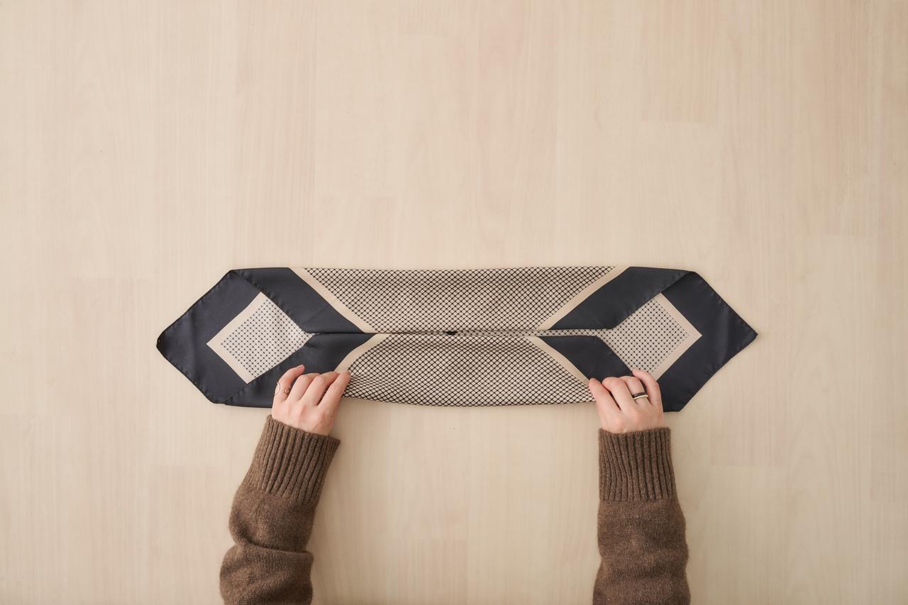 画像: 半分に折り畳みます