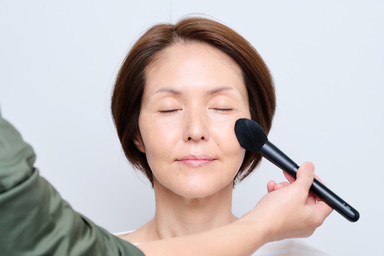 画像: ファンデーションの塗り方