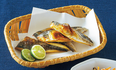 画像: 干すことであじのうま味が凝縮。独特な食感もおいしさのひとつです。