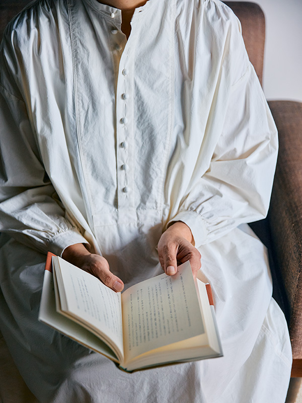 画像: じっくり本を読むのも大好きなひととき。でも、仕事でバタバタしていると、細切れにしか読書ができないのも事実。30分間でも「読む」という時間を作ってみたい