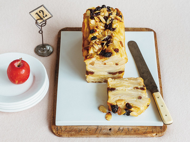 洋酒香る「りんごのガトーインビジブル」のつくり方。スライスりんごの層が美しい大人味の冬の焼き菓子／料理家・真藤舞衣子さん