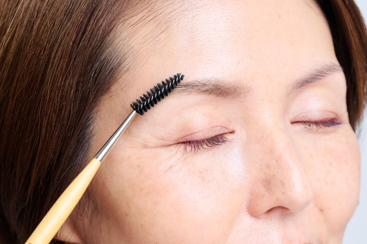 画像: 眉のメイク