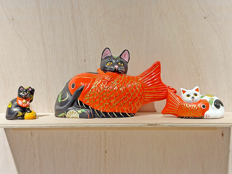 画像: それぞれ愛らしい表情を見せる鯛猫たち