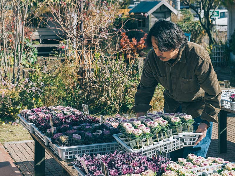 画像: 「お花に触れていると幸せ」と健太郎さん