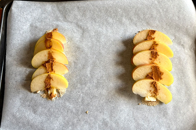 画像2: これは簡単!「アップルパイ」のつくり方。スライスしたりんごに市販のパイシートをかぶせて焼くだけ|本多理恵子の「50代からは“手抜き”と“息抜き”」