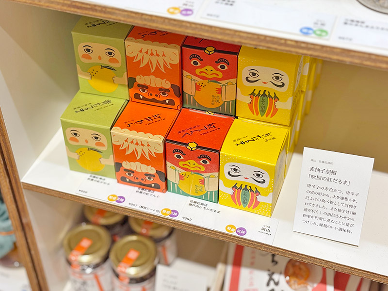 画像: 人に贈るときにも参考になる「繁盛」「厄除」「豊穣」「勝利」などの解説シールも