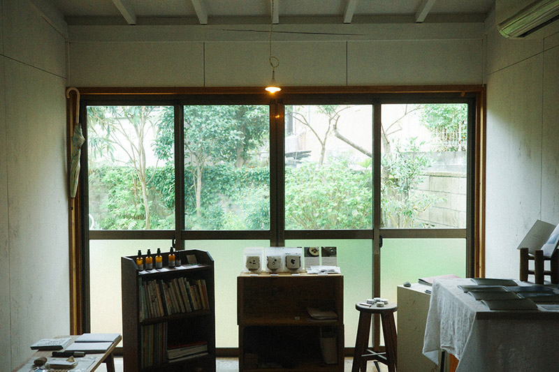 画像: セルフケアアイテムが並ぶ「光と緑の店」