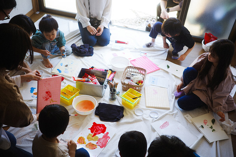 画像: 親子向け絵のワークショップをひらきました
