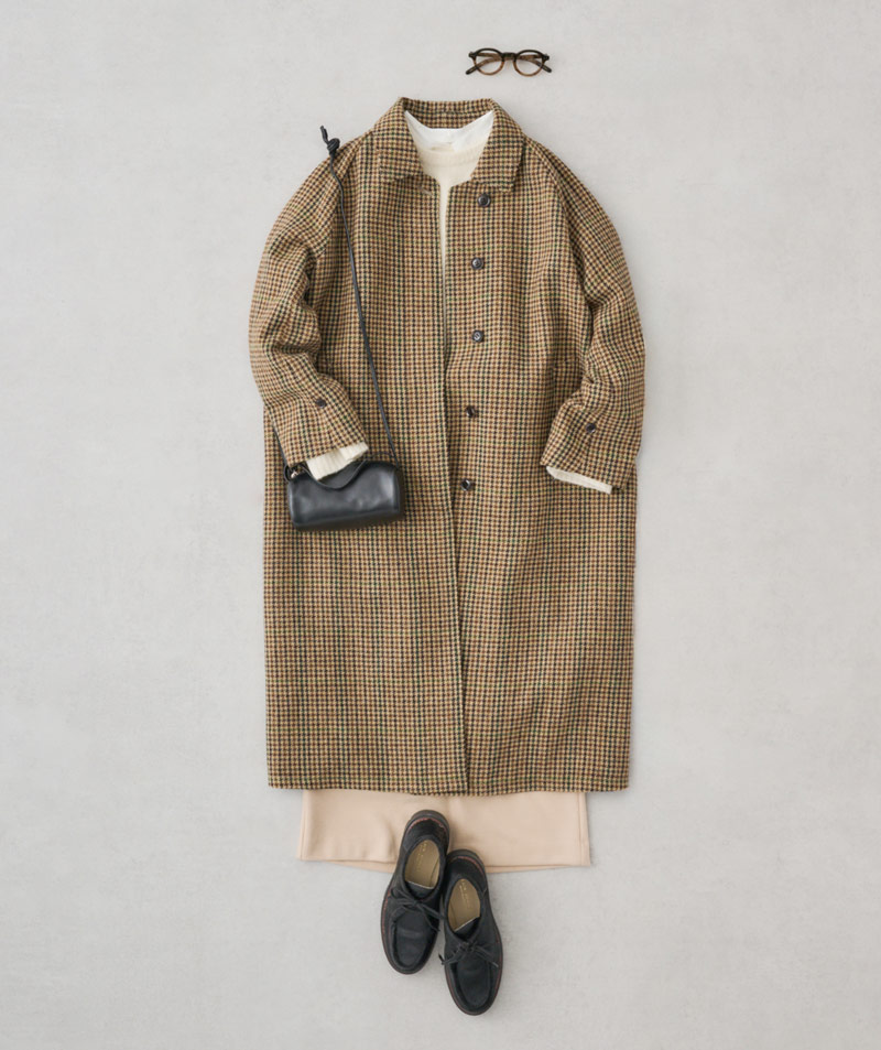 画像: メガネ　29,700円／エナロイド（トリップ ルミネエスト新宿店） コート　86,900円／エリテ（ケイエムディファーム） ニット　39,600円／プレインピープル 下に着たシャツ　22,000円／アデュートリステス スカート　33,000円／プレインピープル バッグ　18,700円／ラ スカイア（セムインターナショナル）